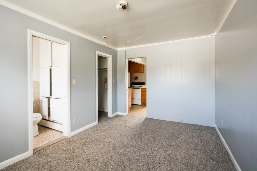 More Photos Of 9441 Queen St, Detroit Multifamily For Sale