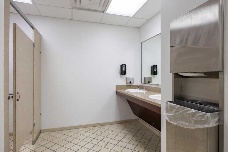 More Photos Of 3855 N Ocoee St, Cleveland Office For Sale