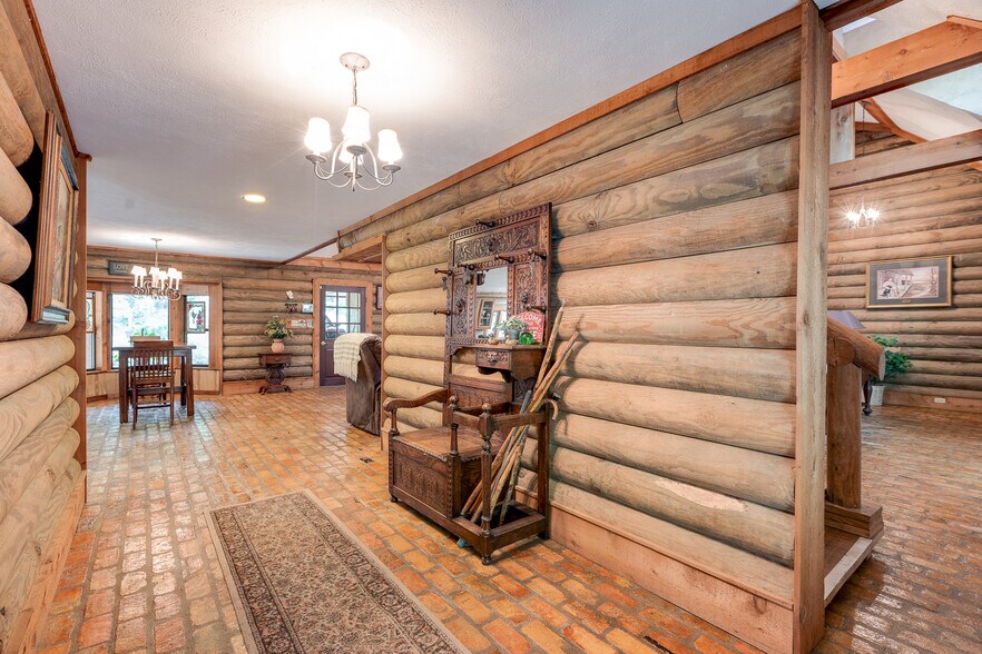 More Photos Of 4032 Highway 48 W, Mccomb Specialty For Sale