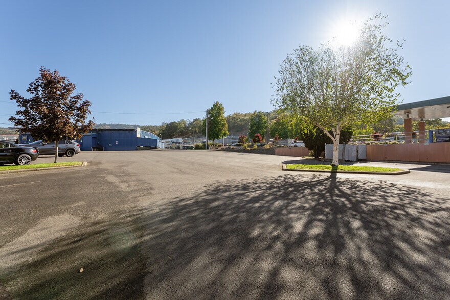 More Photos Of 1347 NE Stephens St, Roseburg Restaurant For Sale