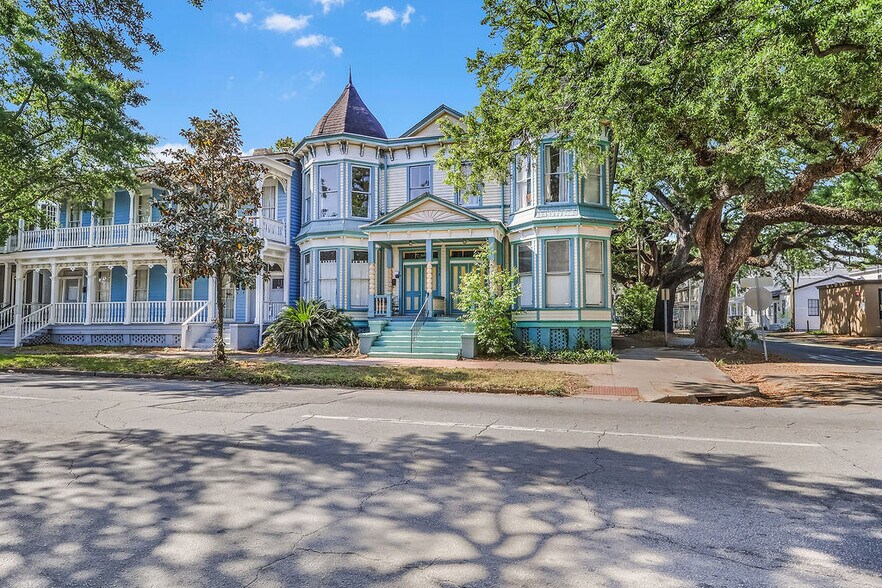More Photos Of 301 E Henry St, Savannah Multifamily For Sale