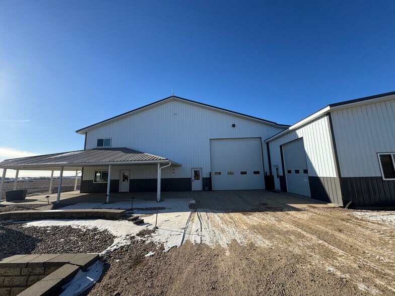 More Photos Of 1664 Ashley Ave, Larchwood Flex For Lease