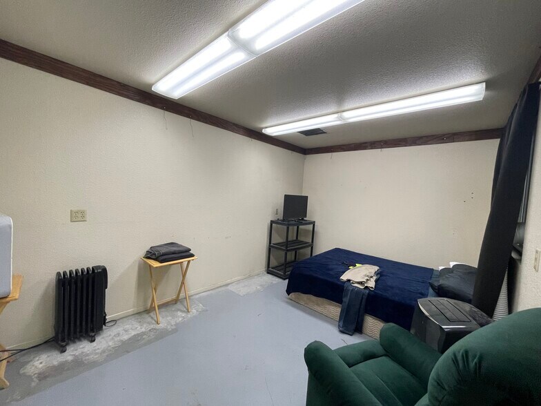 More Photos Of 712 W California Ave, Ridgecrest Warehouse For Sale