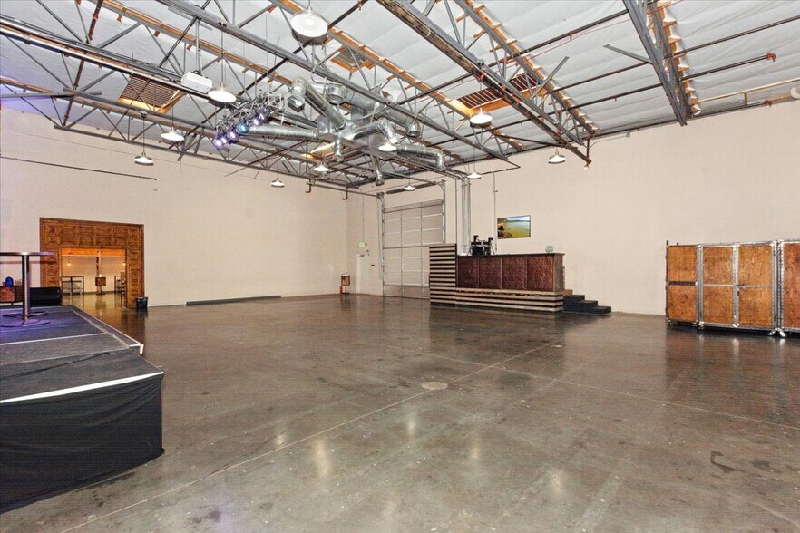 More Photos Of 7970 Cherry Ave, Fontana Showroom For Lease