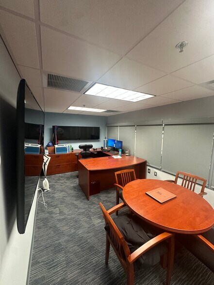 More Photos Of 7053 Rivers Ave, Charleston Office For Sale