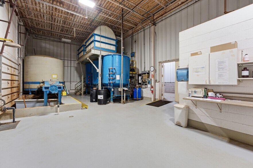 More Photos Of 7 First St, Palmer Warehouse For Lease