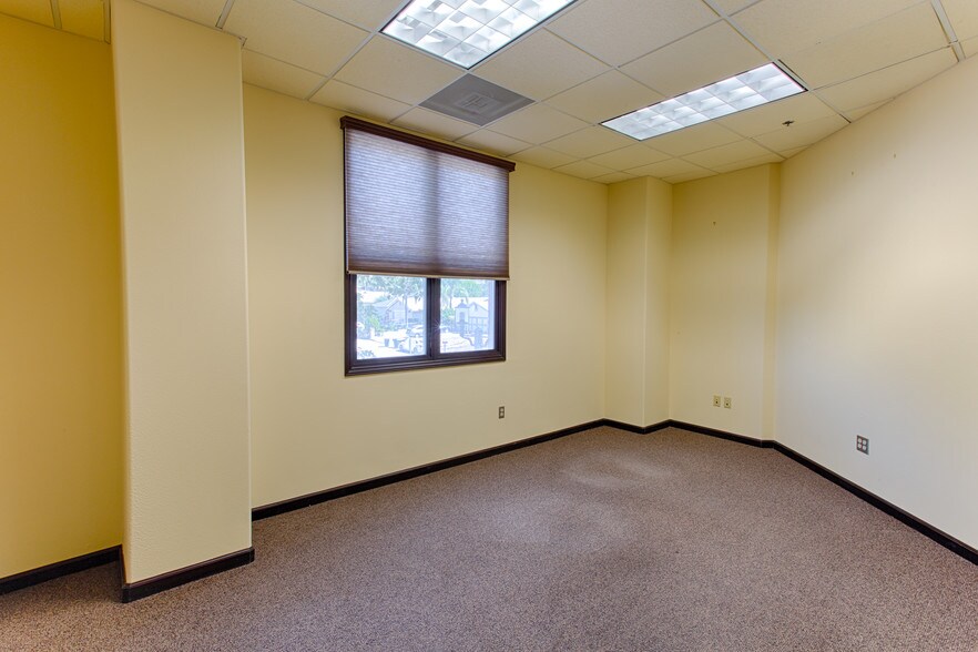 More Photos Of 41911 5th St, Temecula Office For Lease