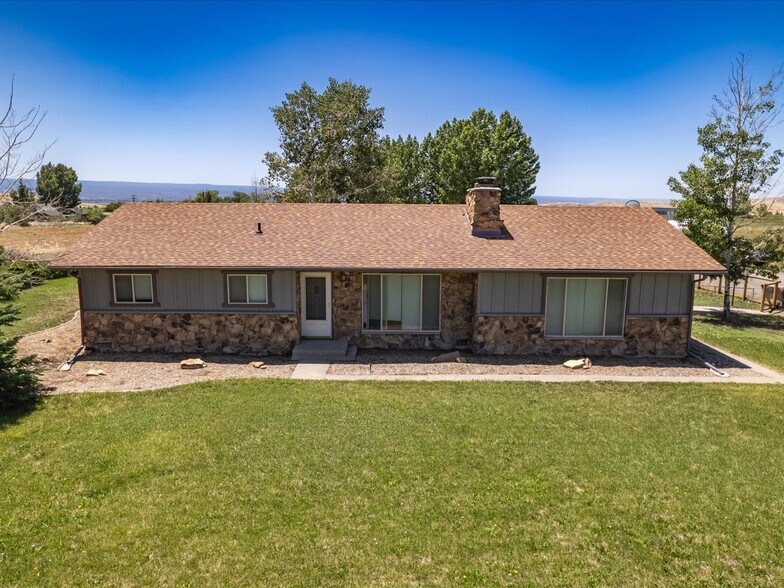 More Photos Of 13989 6900 Rd, Montrose Veterinarian Kennel For Sale