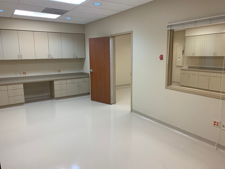 More Photos Of 2734 N Woodlawn Ave, Wichita Medical For Sale