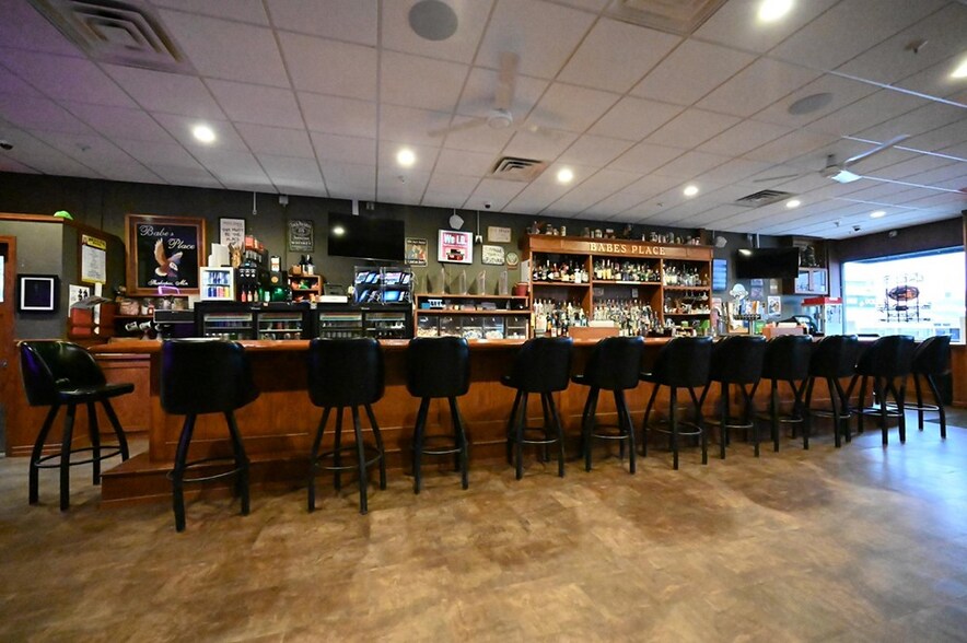 More Photos Of 124 Holmes St S, Shakopee Bar For Sale