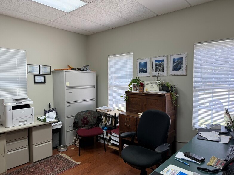 More Photos Of 1147 Cully Rd, Cordova Office For Lease