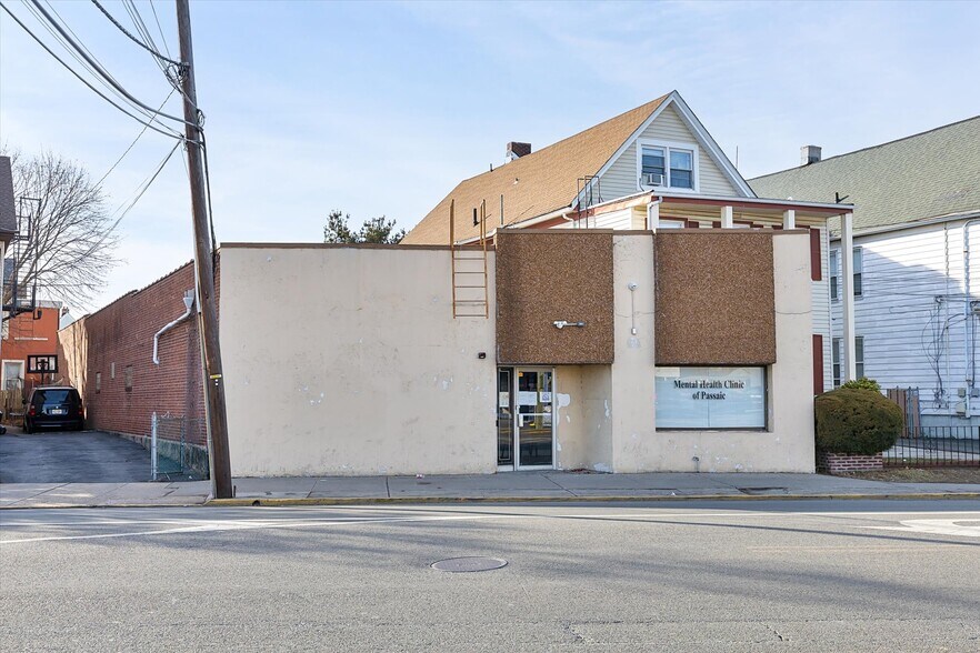 Primary Photo Of 111 Lexington Ave, Passaic Medical For Sale