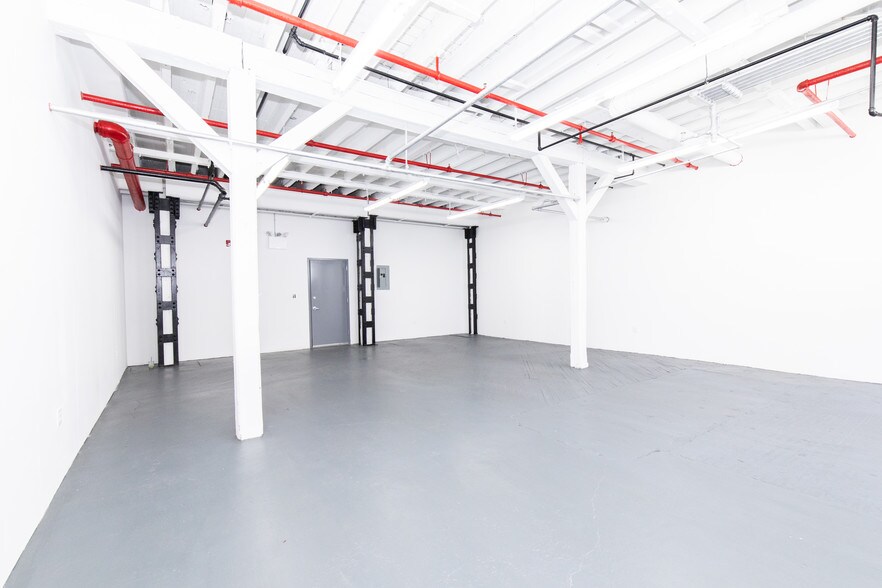 More Photos Of 540 39th St, Union City Warehouse For Lease