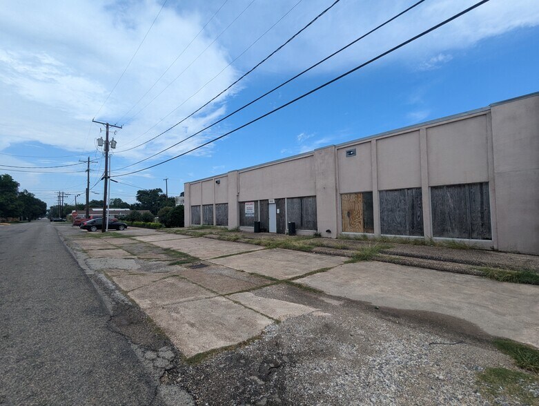 More Photos Of 6100 Jefferson Blvd, Groves Department Store For Sale