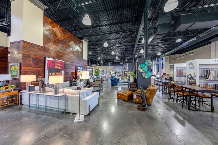 More Photos Of 5205 W 135th St, Leawood General Retail For Sale