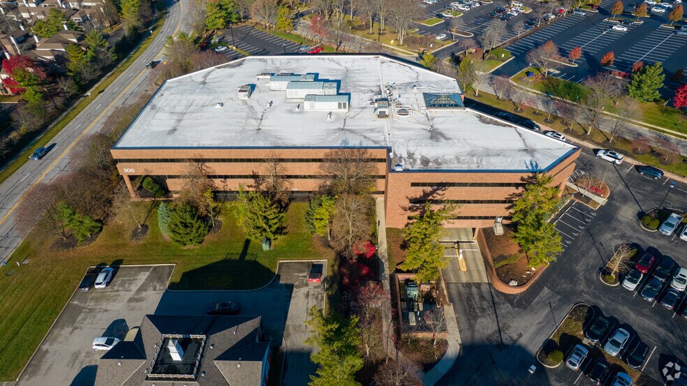 More Photos Of 300 W Wilson Bridge Rd, Worthington Office For Lease