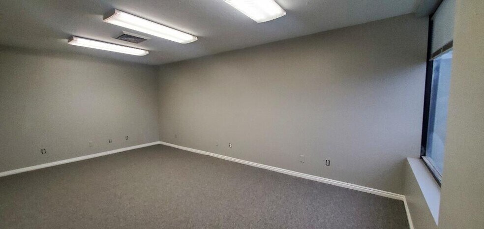 More Photos Of 900 N 400 W, North Salt Lake Manufacturing For Sale