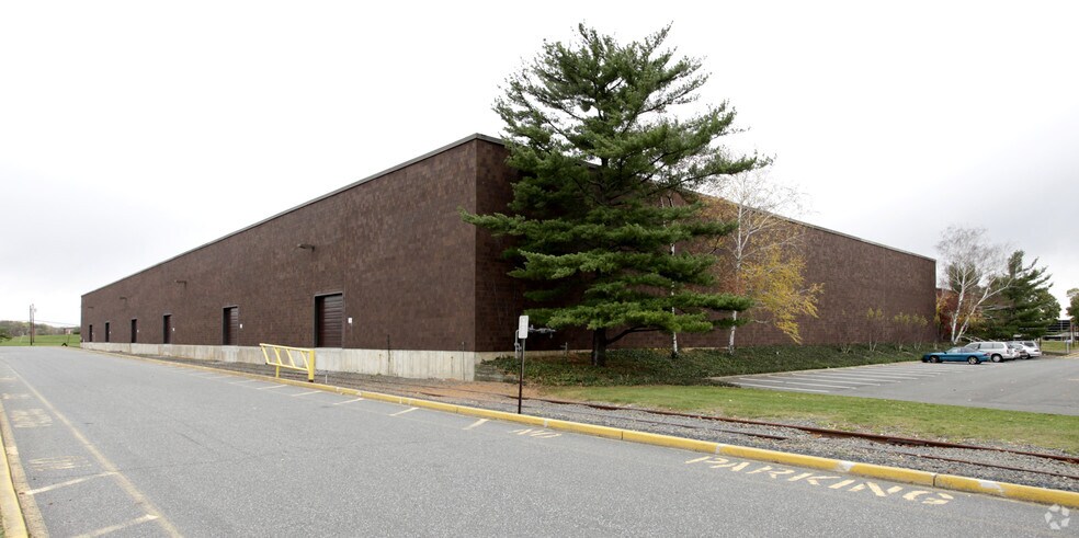 More Photos Of 100 Herrod Blvd, South Brunswick Warehouse For Lease