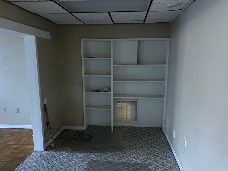 More Photos Of 5130 MacCorkle Ave SE, Charleston Office For Lease