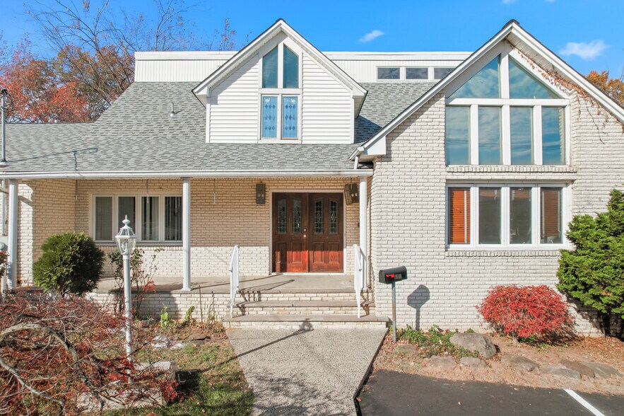 More Photos Of 1818 Oak Tree Rd, Edison Medical For Lease