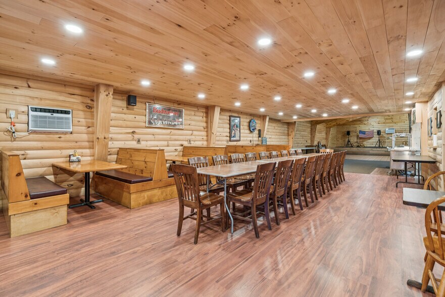 More Photos Of 1 Maple ave, Chelsea Restaurant For Sale