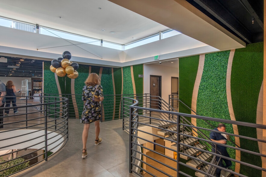 More Photos Of 2413 Pacific Coast Hwy, Lomita General Retail For Sale