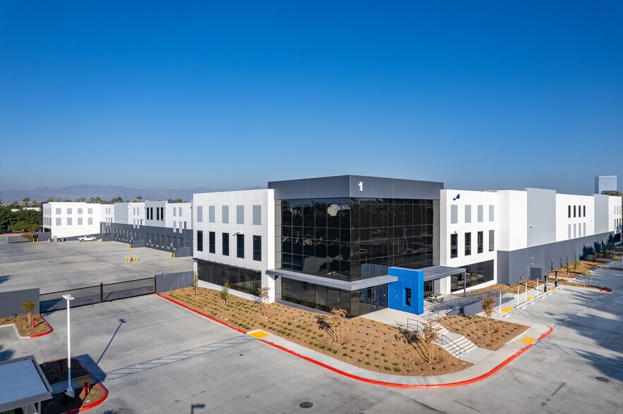 More Photos Of 1 Banting, Irvine Manufacturing For Lease