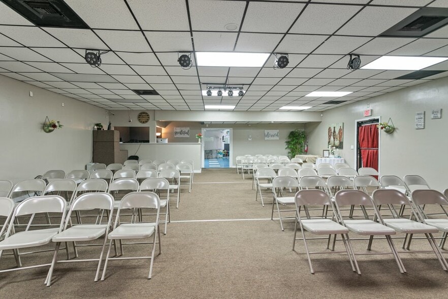 More Photos Of 6701 Beach Blvd, Jacksonville Freestanding For Lease