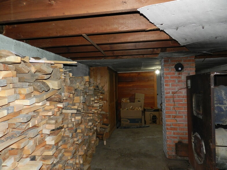 More Photos Of 104 Challis St, Salmon Warehouse For Sale