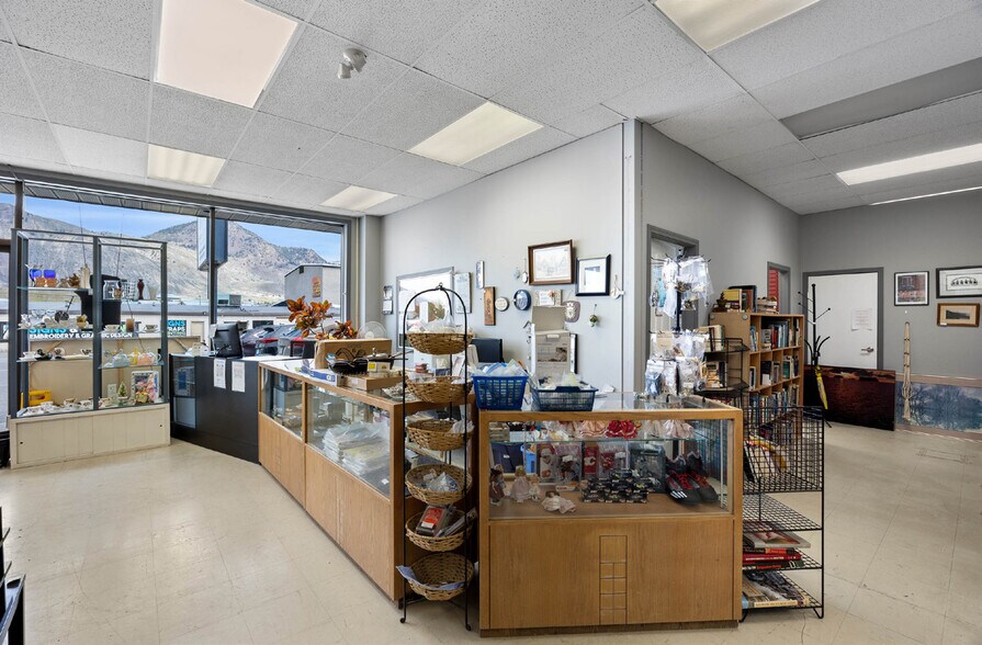 More Photos Of 943 Victoria St, Kamloops Storefront For Lease