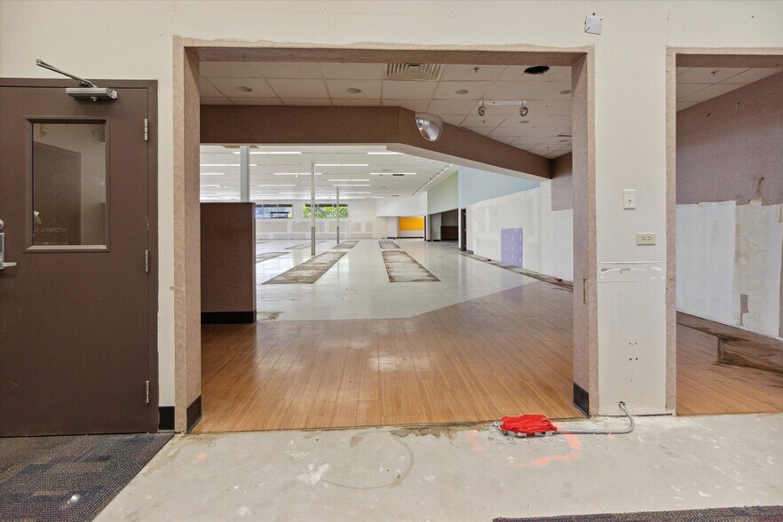 More Photos Of 1420 Wright Ave, Alma Drugstore For Sale