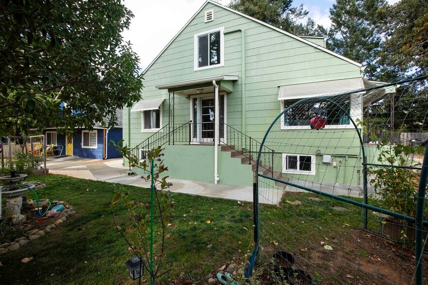 More Photos Of 18248 Redwood Hwy, Selma Apartments For Sale