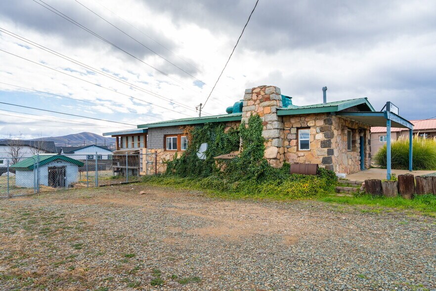 Primary Photo Of 815 S Dunivin Ln, Dewey Office For Sale