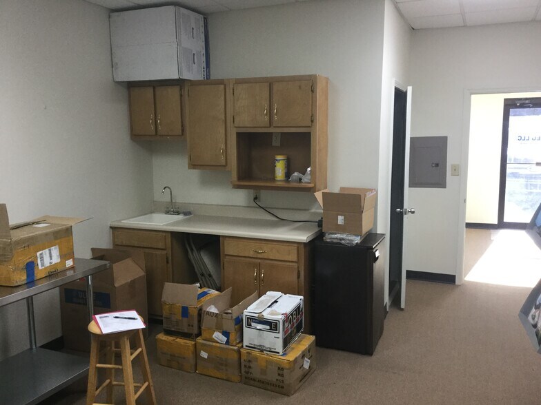 More Photos Of 1225 Coronet Dr, Dalton Office For Lease