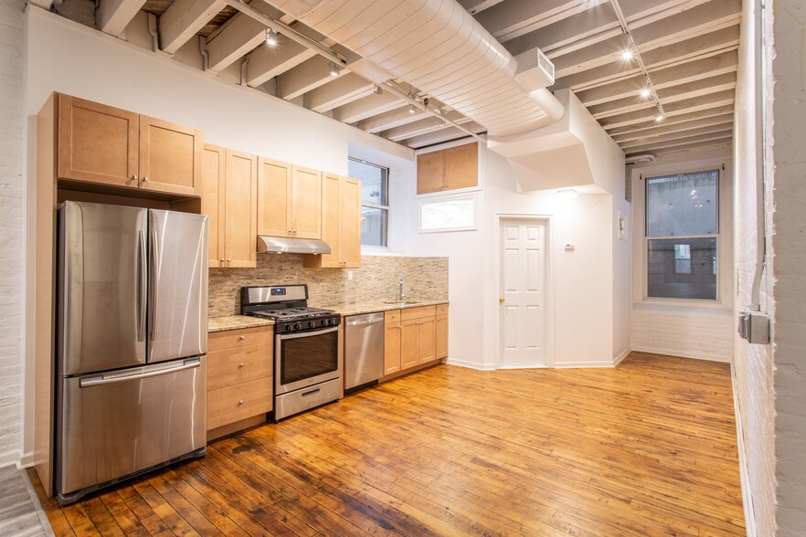 More Photos Of 447 W 36th St, New York Loft Creative Space For Sale