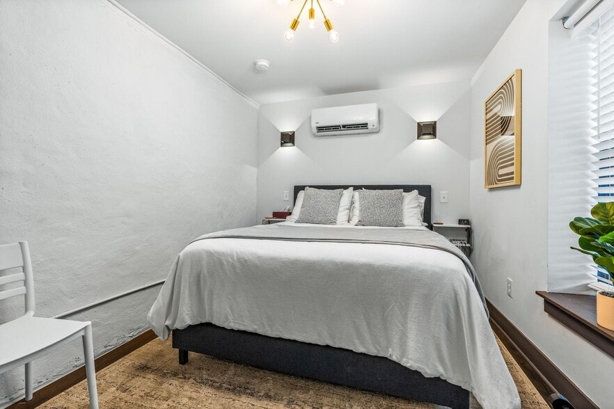 More Photos Of 207 Bank St, New Albany Apartments For Sale