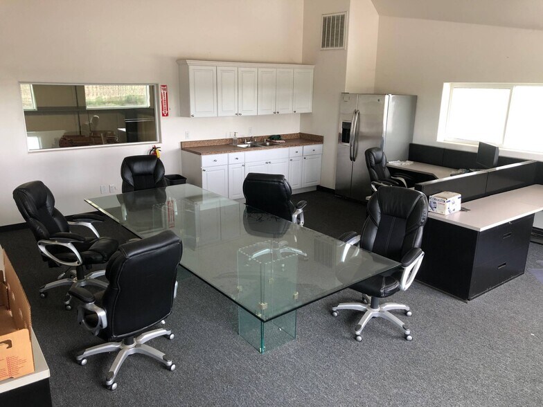 More Photos Of 6785 Rd 136, Earlimart Warehouse For Sale