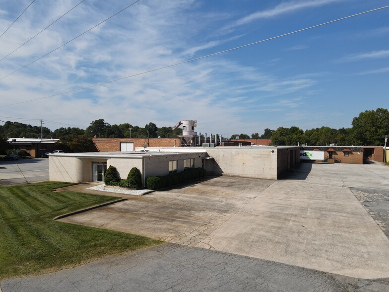 Primary Photo Of 1948 W Green Dr, High Point Warehouse For Lease