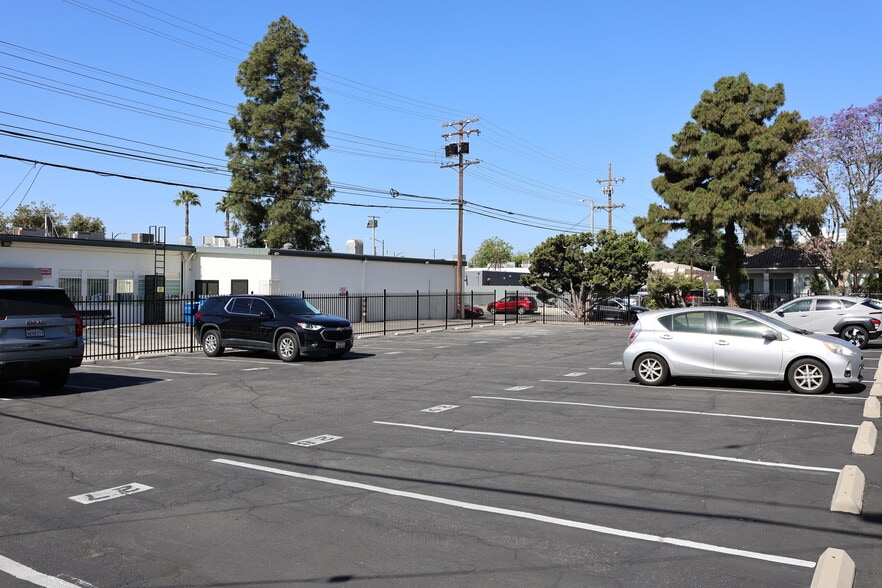 More Photos Of 2815 W Empire Ave, Burbank Warehouse For Lease