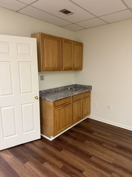 More Photos Of 221 Executive Cir, Savannah Office For Lease
