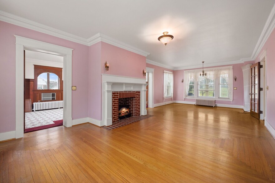 More Photos Of 570 E Main St, Middleburg Office Residential For Sale