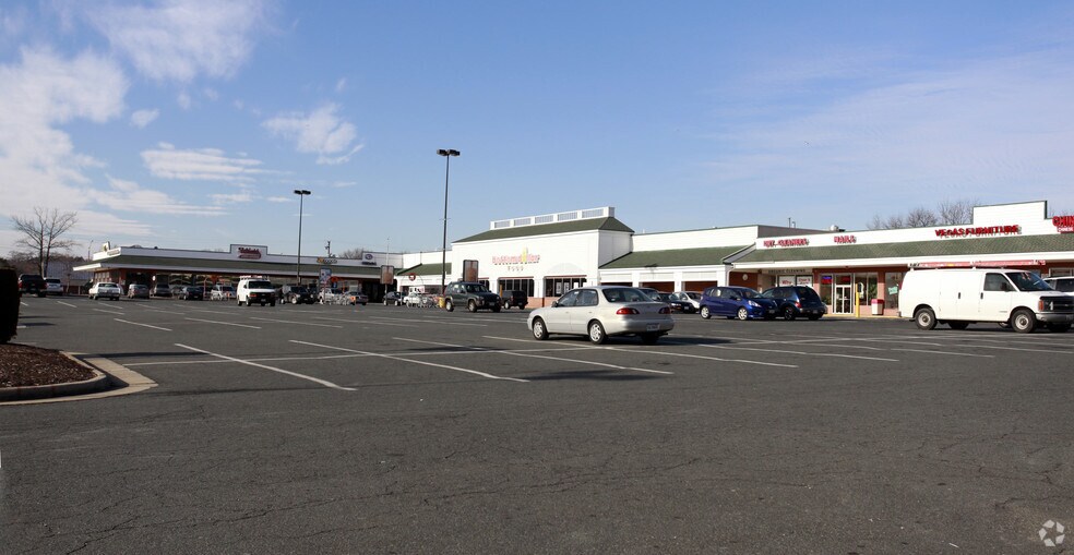 More Photos Of 8724-8762 Richmond Hwy, Alexandria Storefront For Lease