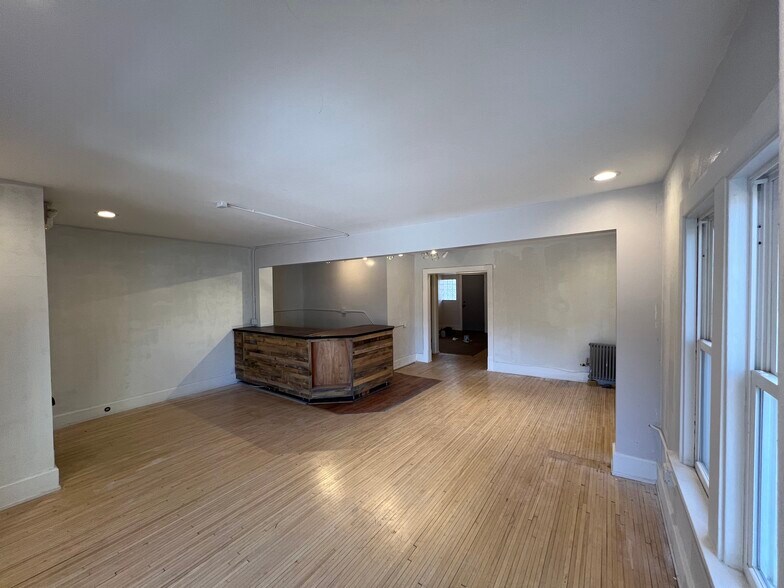 More Photos Of 2230 Carter Ave, Saint Paul Storefront Retail Office For Lease