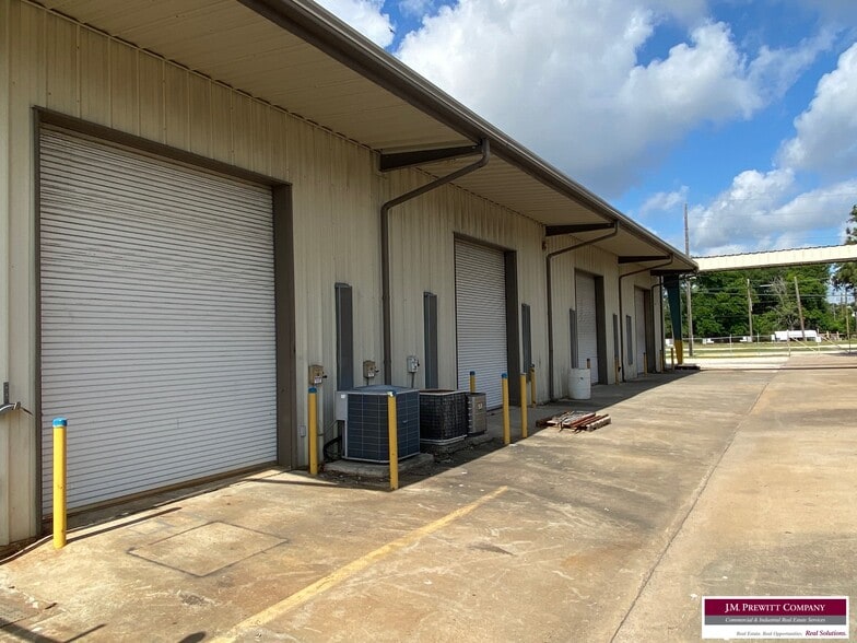More Photos Of 301 Ml King Jr Pky, Beaumont Service For Sale
