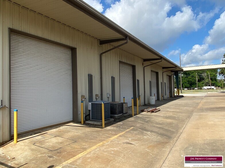 More Photos Of 301 Ml King Jr Pky, Beaumont Service For Lease
