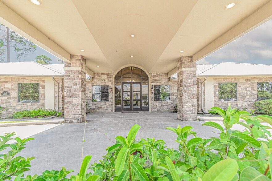 More Photos Of 821 Crossbridge Dr, Spring Office For Sale