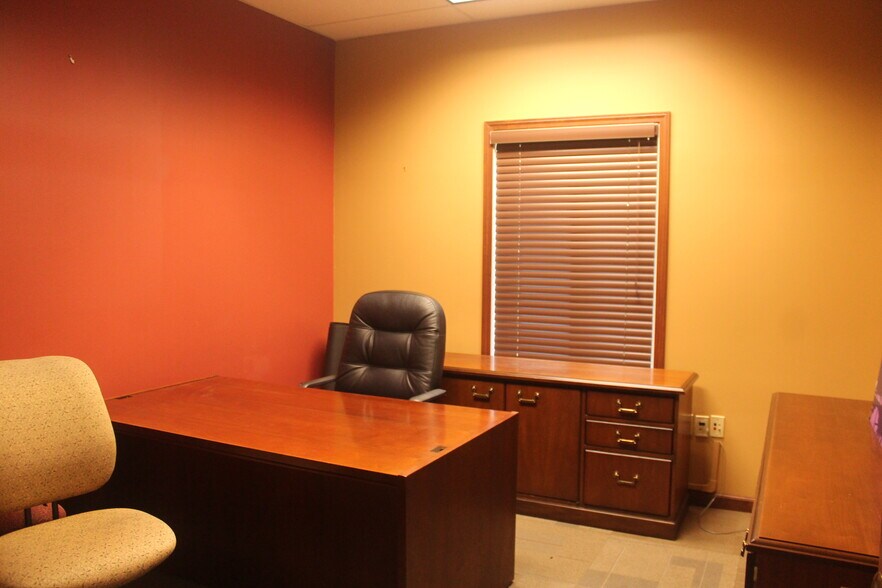 More Photos Of 1401 Financial Park, Carbondale Office For Sale