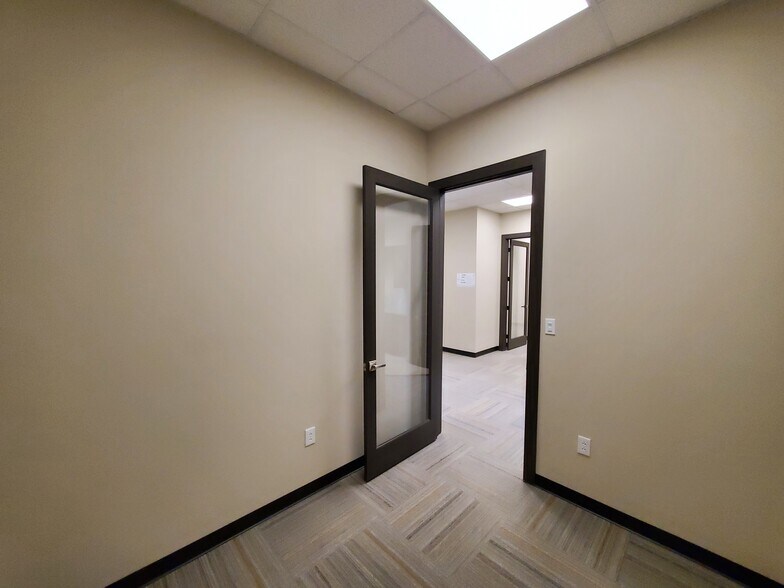 More Photos Of 4725 College Park, San Antonio Office For Lease