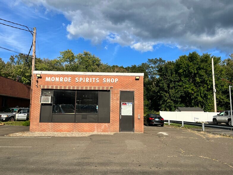More Photos Of 176 Main St, Monroe Freestanding For Sale