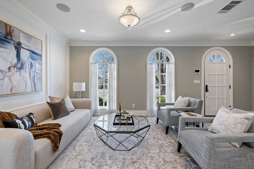 More Photos Of 1810 W 35th St, Austin Specialty For Sale